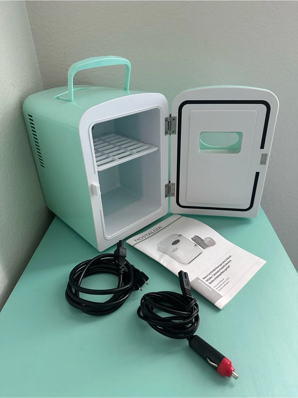 Nostalgias RF6RRAQ Retro 6-Can Personal Cooling & Heating Mini Refrigerator-new